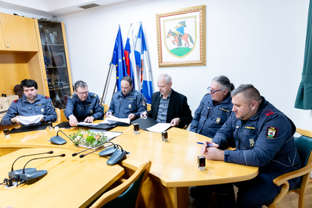 OBČINA PIVKA PODPIS POGODBE Z GASILCI 14.1.2026 - Valter Leban-0972